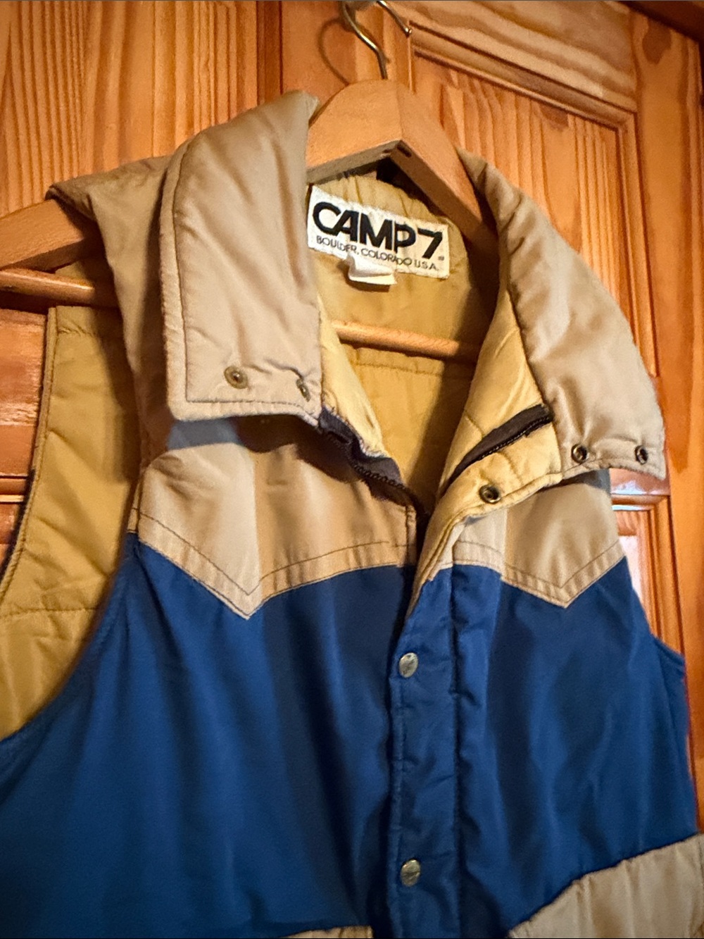 CAMP 7 Vintage Two-Tone Puffer Vest in Blue and Tan - Picture 3 of 8